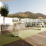 Mara's Higueron West: Spacious Terrace & Sun-soaked Garden Apartment Fuengirola