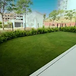 Mara's Higueron West: Spacious Terrace & Sun-soaked Garden Apartment *