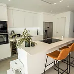 Mara's Higueron West: Spacious Terrace & Sun-soaked Garden Apartment