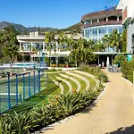 Mara's Higueron West: Spacious Terrace & Sun-soaked Garden *