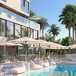 Mara's Higueron West: Spacious Terrace & Sun-soaked Garden Apartment Fuengirola