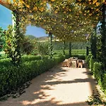Mara's Higueron West: Spacious Terrace & Sun-soaked Garden Fuengirola