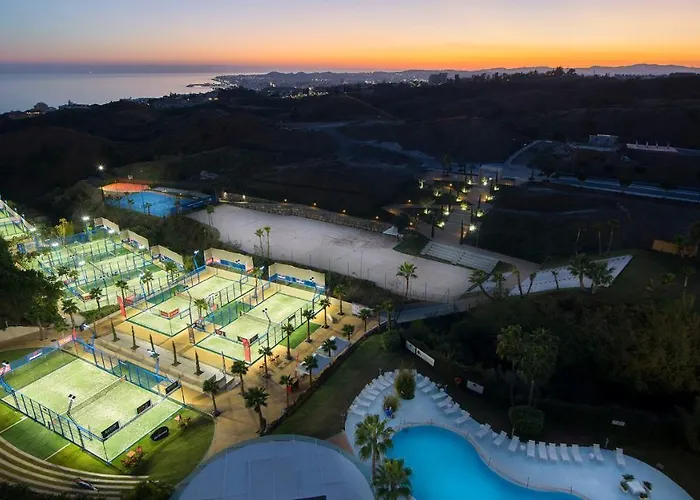 Апартаменты Mara's Higueron West - Garden - 246 M2 Of Private Terrace & Garden - Like A House