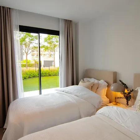 Apartamento Mara's Higueron West - Like A House - 246 Square Meters Of Private Terrace & Garden - Morning And Evening Sun *