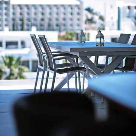 Mara's Higueron West: Spacious Terrace & Sun-soaked Garden Fuengirola