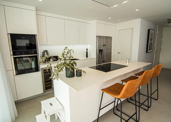 Mara's Higueron West: Spacious Terrace & Sun-soaked Garden Apartment