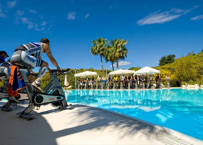 Mara's Higueron West: Spacious Terrace & Sun-soaked Garden * Fuengirola