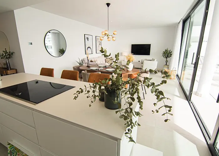 Apartment Mara's Higueron West: Spacious Terrace & Sun-soaked Garden